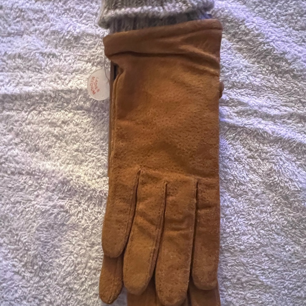 CARMEL SUEDE ISOTONER KNT LINED GLOVES… SIZE MEDIUM… NEW WITH TAGS… - Picture 5 of 5